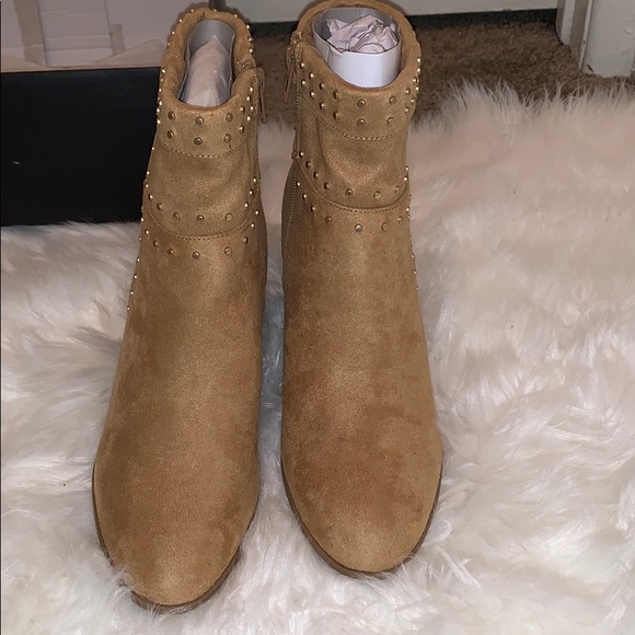 Tan super cute wedges - Picture 1 of 3